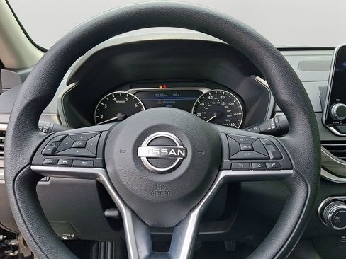 Used 2025 Nissan Altima 2.5 SV AWD/4WD image 18