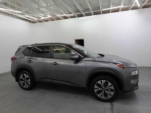 Used 2023 Nissan Rogue SV AWD/4WD image 4