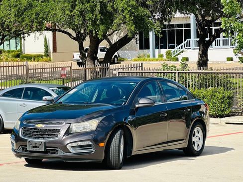 Used 2016 Chevrolet Cruze LT FWD image 3