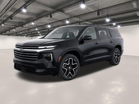 Used 2025 Chevrolet Traverse High Country FWD image 1