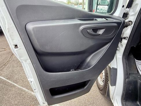 Used 2019 Freightliner Sprinter 2500 image 11