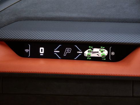 Used 2025 Lamborghini Revuelto AWD/4WD image 16