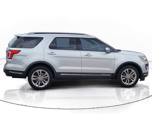 Used 2018 Ford Explorer Limited w/ Equipment Group 301A FWD image 4
