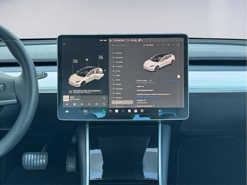 Used 2020 Tesla Model 3 Standard Range Plus image 10