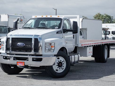 Used 2016 Ford F650 2WD Regular Cab Super Duty image 4