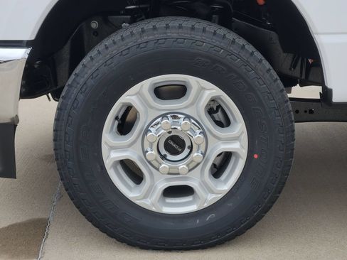 New 2026 Ford F250 XLT w/ FX4 Off-Road Package AWD/4WD image 13