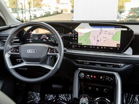 Used 2025 Audi Q5 Premium w/ Convenience Package AWD/4WD image 22