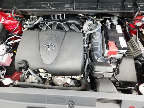 Used 2022 Toyota Highlander XLE AWD/4WD image 21