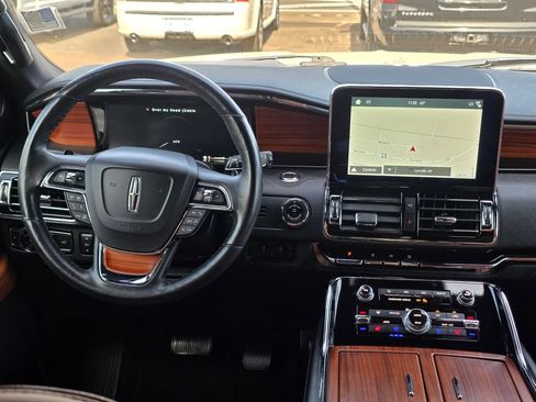 Used 2019 Lincoln Navigator Reserve AWD/4WD image 10