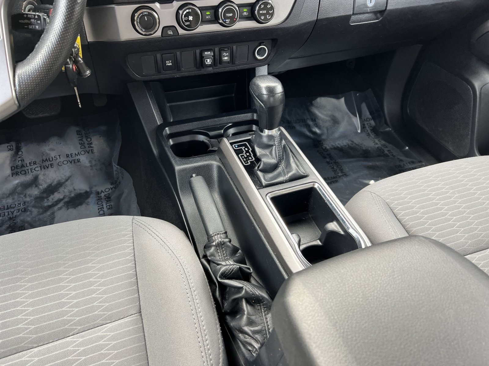 Used 2018 Toyota Tacoma SR5 AWD/4WD image 21
