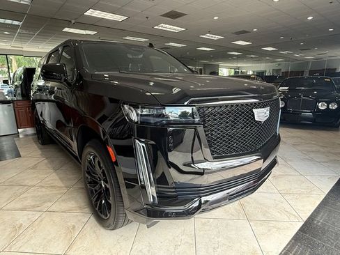 Used 2024 Cadillac Escalade ESV Sport Platinum w/ LPO, ONYX Package image 2