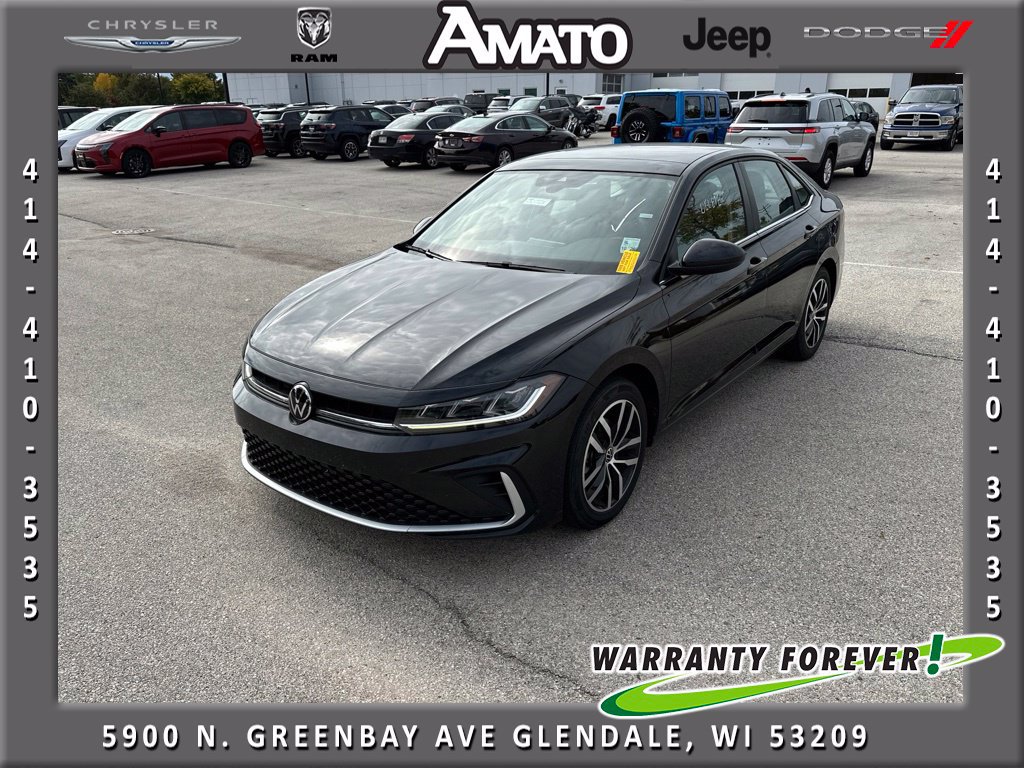 Used 2025 Volkswagen Jetta SE FWD image 1