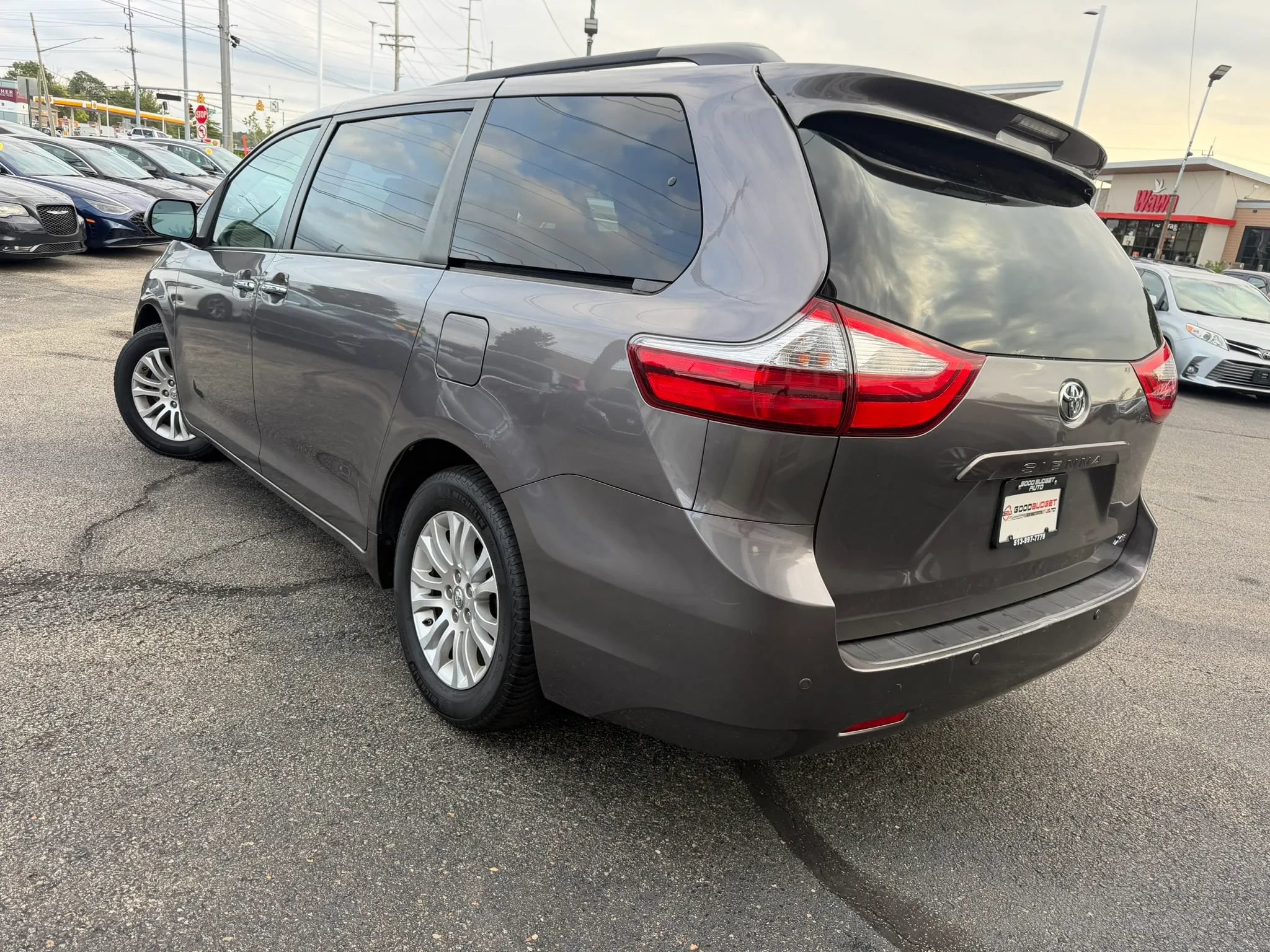 Used 2017 Toyota Sienna XLE Premium FWD image 10