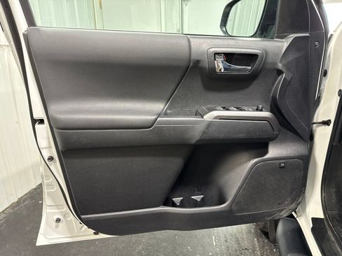 Used 2023 Toyota Tacoma TRD Sport w/ TRD Premium Sport Package AWD/4WD image 18