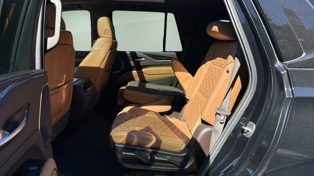 Used 2021 Cadillac Escalade Sport w/ LPO, ONYX Package AWD/4WD image 15