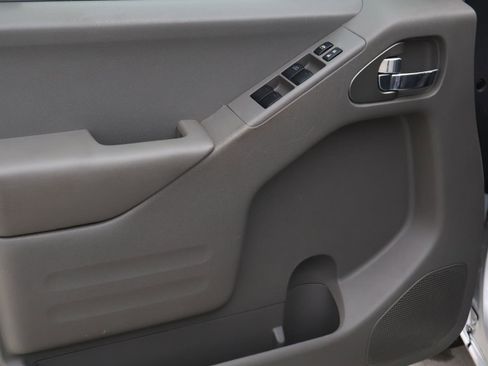 Used 2019 Nissan Frontier SV image 13