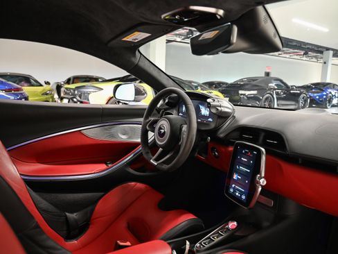 Used 2023 McLaren Artura RWD image 28
