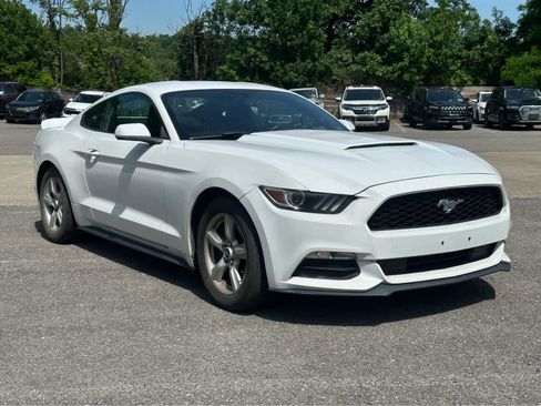 Used 2017 Ford Mustang Coupe RWD image 3