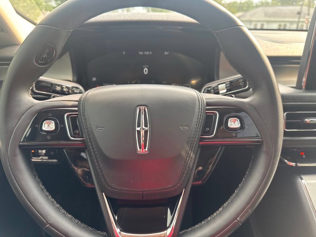 Used 2023 Lincoln Aviator AWD w/ Premium Package image 19