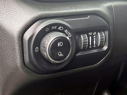 Certified 2022 Jeep Gladiator Sport AWD/4WD image 16