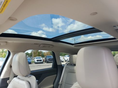 Certified 2022 Lincoln Corsair AWD w/ Premium Package image 11