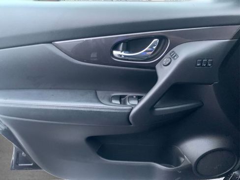 Used 2019 Nissan Rogue SV w/ Premium Package image 22