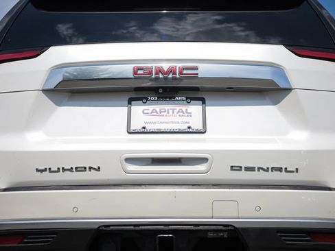 Used 2021 GMC Yukon XL Denali w/ Denali Premium Package AWD/4WD image 14