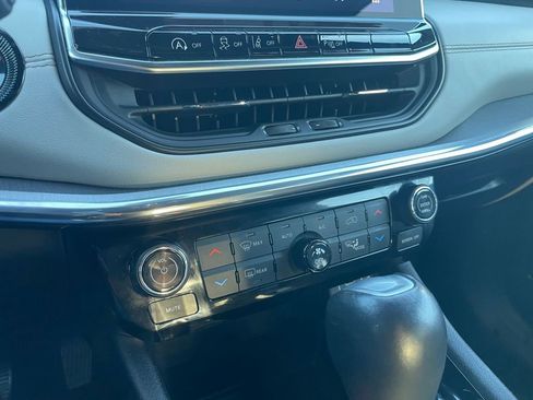 Used 2023 Jeep Compass Limited image 18