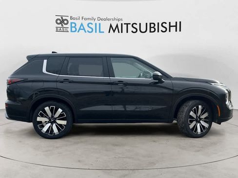New 2025 Mitsubishi Outlander SE image 2
