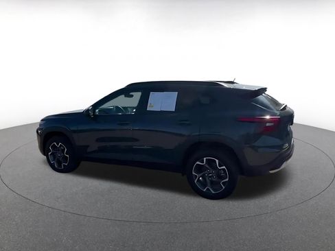 Used 2025 Chevrolet Trax LT image 10