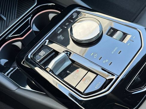 New 2026 BMW 550e xDrive AWD/4WD image 24