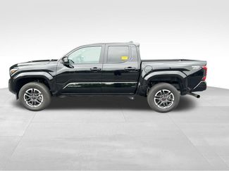 Used 2024 Toyota Tacoma TRD Sport w/ TRD Sport Upgrade Package AWD/4WD video 2