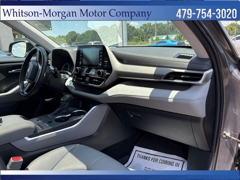 Used 2022 Toyota Highlander XLE AWD/4WD image 13