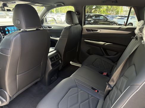 New 2026 Volkswagen Atlas Cross Sport SE FWD image 17