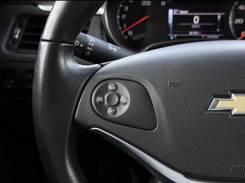 Used 2017 Chevrolet Impala LT FWD image 29