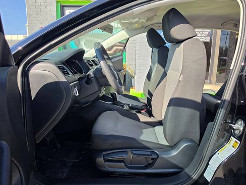 Used 2017 Volkswagen Jetta S w/ Jetta S Cold Weather Package FWD image 19