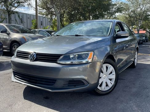 Used 2011 Volkswagen Jetta SE image 2