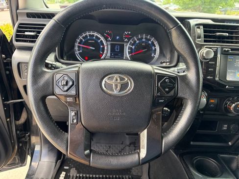Used 2018 Toyota 4Runner TRD Off-Road Premium AWD/4WD image 28