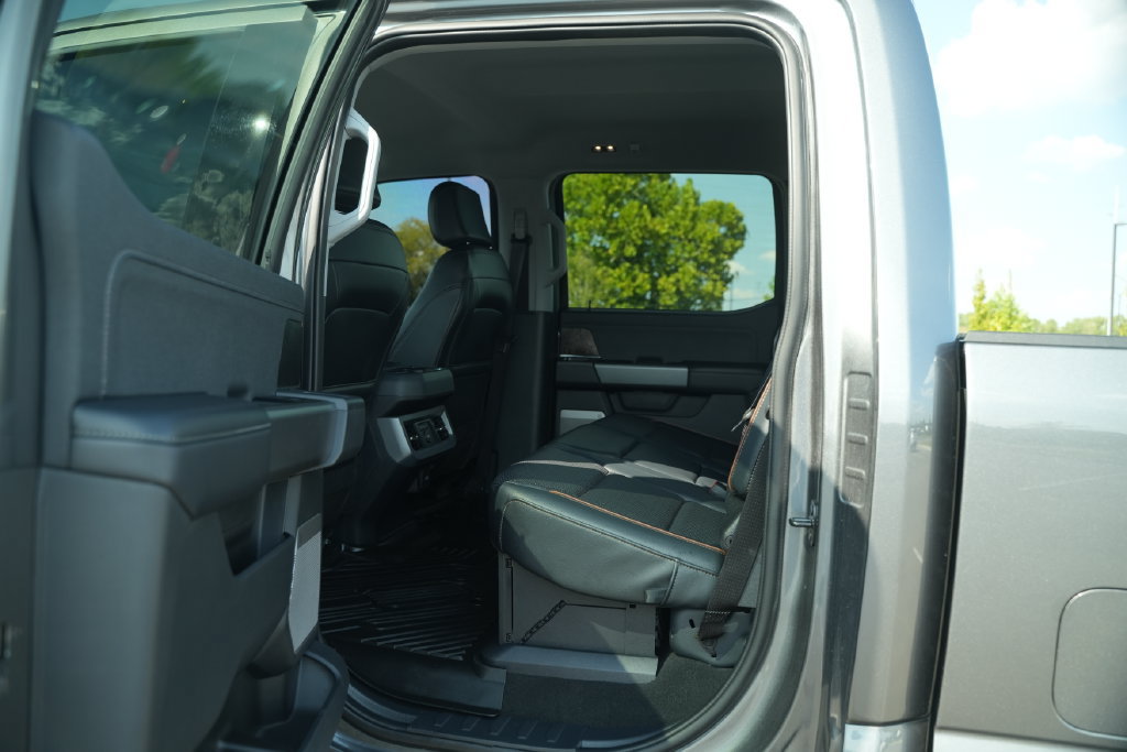 Used 2025 Ford F250 Lariat w/ Black Appearance Package AWD/4WD image 16