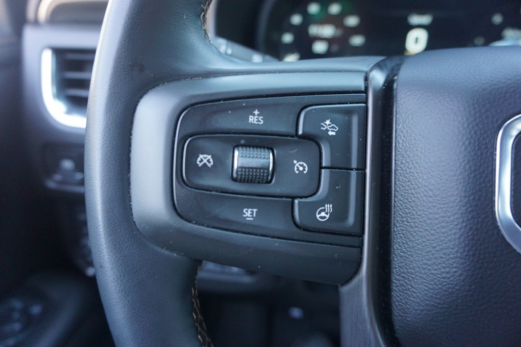 Used 2024 GMC Yukon AT4 w/ AT4 Premium Plus Package AWD/4WD image 8