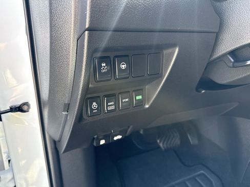 Used 2022 Nissan Rogue Sport SL AWD/4WD image 12