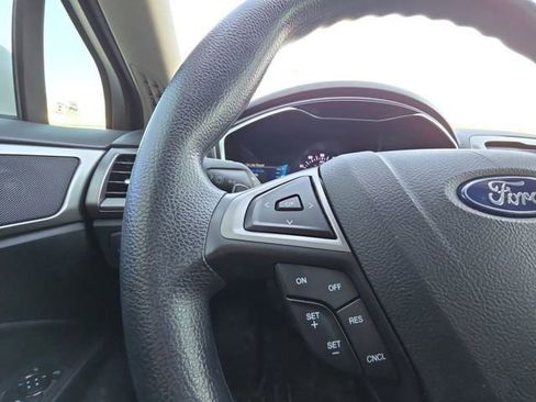 Used 2019 Ford Fusion SE image 11