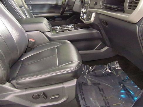 Used 2022 Ford Expedition XLT image 28