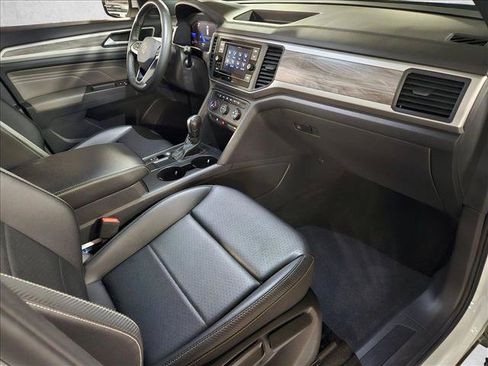 Used 2023 Volkswagen Atlas Cross Sport SE FWD image 19