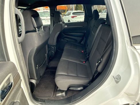 Used 2018 Jeep Grand Cherokee Laredo image 9