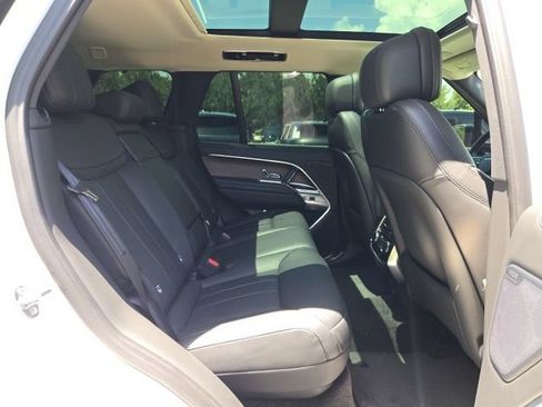Used 2025 Land Rover Range Rover SE AWD/4WD image 10