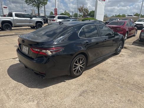 Used 2024 Toyota Camry SE FWD image 3