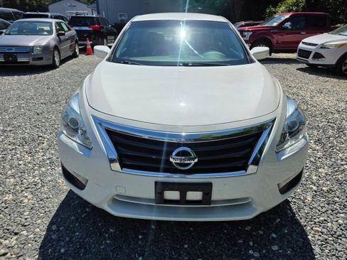 Used 2014 Nissan Altima 2.5 S w/ Sport Value Package FWD image 2