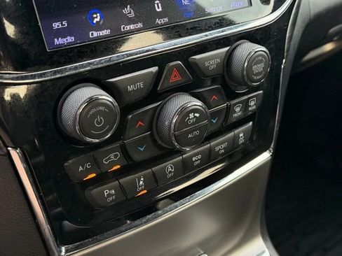 Used 2020 Jeep Grand Cherokee Altitude image 21