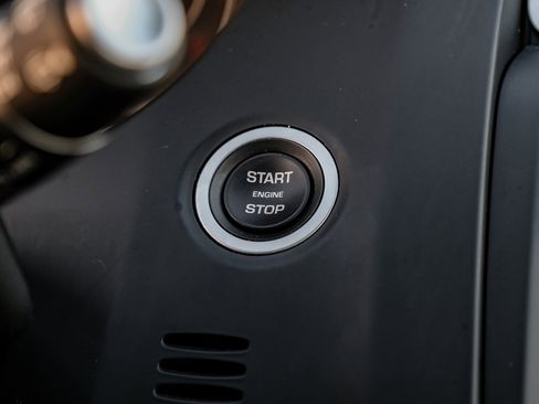 Used 2019 Jaguar E-PACE S image 23